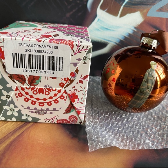 Taylor Swift Christmas Ornament - Picture 1 of 1